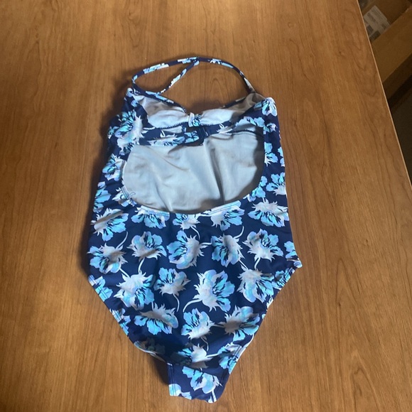 Atlantis Bahamas bathing suit - Picture 3 of 3